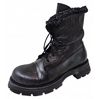 Schnürstiefel