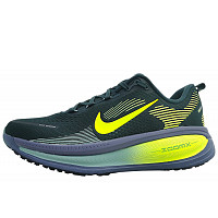 NIKE - Vomero 18 - Sportschuh - Black/Lime 301