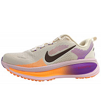 NIKE - Vomero 18 - Sportschuh - chalk/tattoo/pink foam113