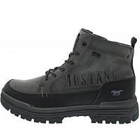 Schnürstiefel